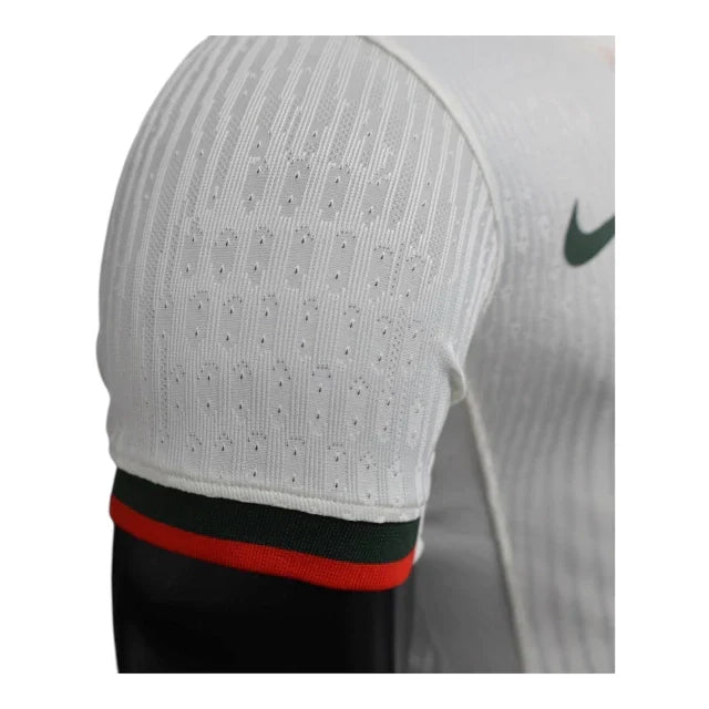 Camisa Chelsea II 25/26 - Jogador Nike Masculina - Branca com detalhes em verde e vermelho