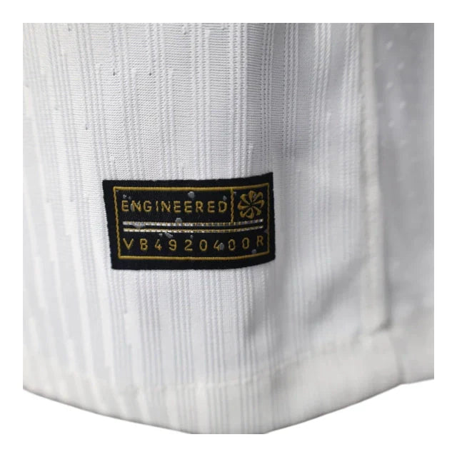 Camisa Chelsea II 25/26 - Jogador Nike Masculina - Branca com detalhes em verde e vermelho