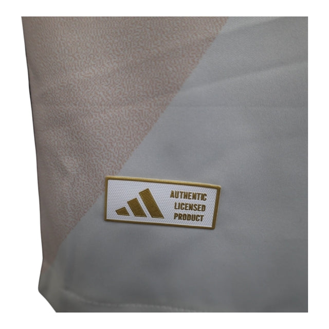 Camisa Seleção Espanha Eurocopa II 25/26 - Jogador Adidas Masculina - Branca com detalhes em rosa e azul