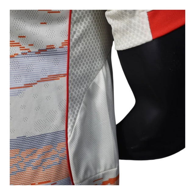 Camisa Bayern de Munique II 25/26 - Jogador Adidas Masculina - Bege com detalhes em vermelho e azul