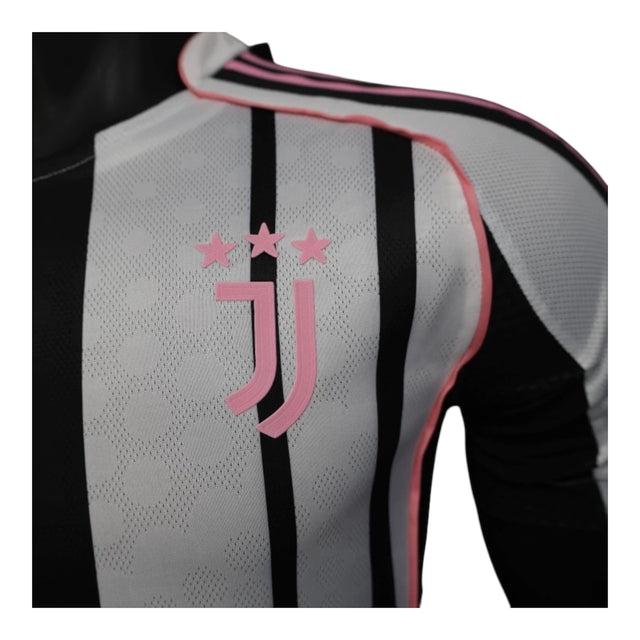 Camisa Juventus I 25/26 - Jogador Adidas Masculina - Preta e branca com detalhes em rosa